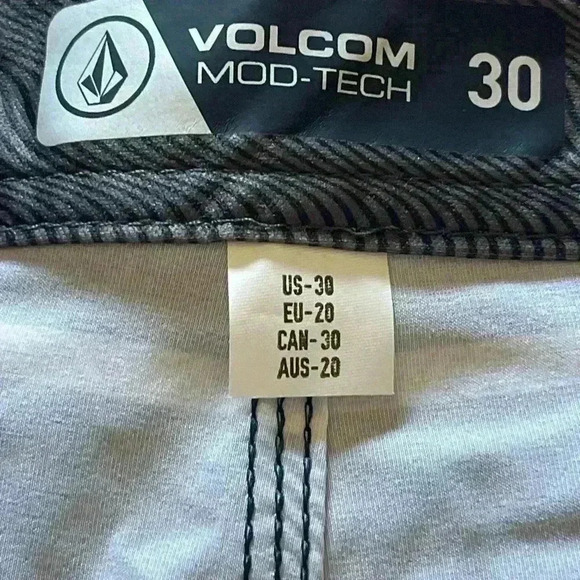 Volcom NWT Mod-Tech Board Shorts Size 30 - Picture 8 of 16